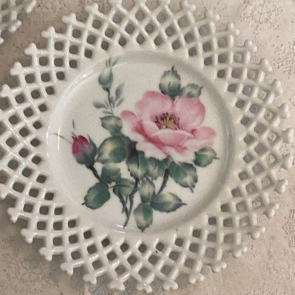 Pair of China plates - Picture 2 of 6